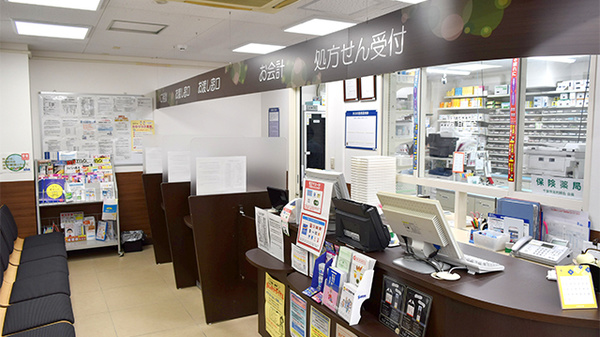薬局くすりの福太郎市川南口店の受付/カウンター