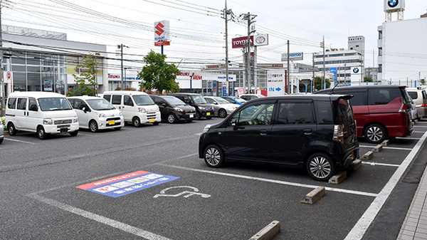 薬局くすりの福太郎船橋市場通り店の駐車場