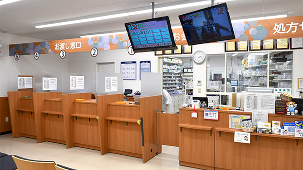 薬局くすりの福太郎塚田店の受付/カウンター