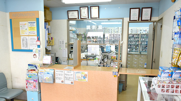 薬局くすりの福太郎飯山満店の受付/カウンター