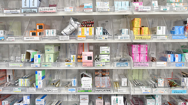 薬局くすりの福太郎 ららぽーとTOKYO-BAY店の薬棚