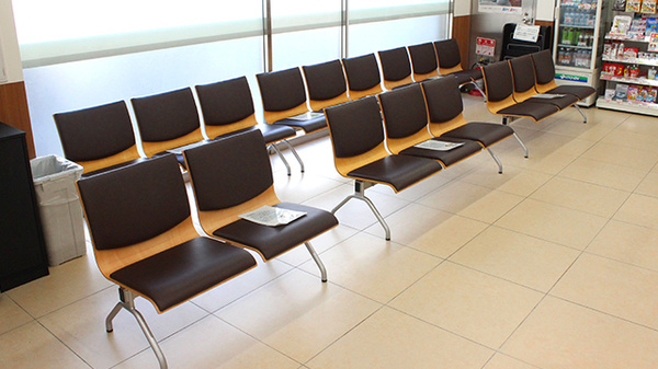 薬局くすりの福太郎東陽町店の待合スペース