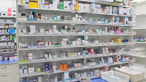 薬局くすりの福太郎上板橋店の薬棚