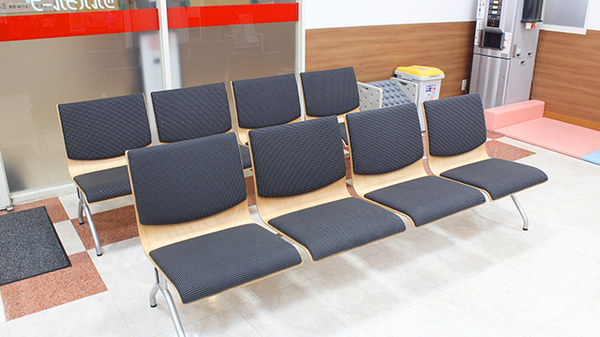 薬局くすりの福太郎上板橋店の待合スペース