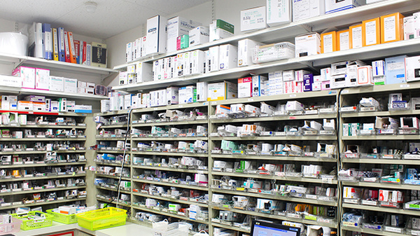 薬局くすりの福太郎公団店の薬棚