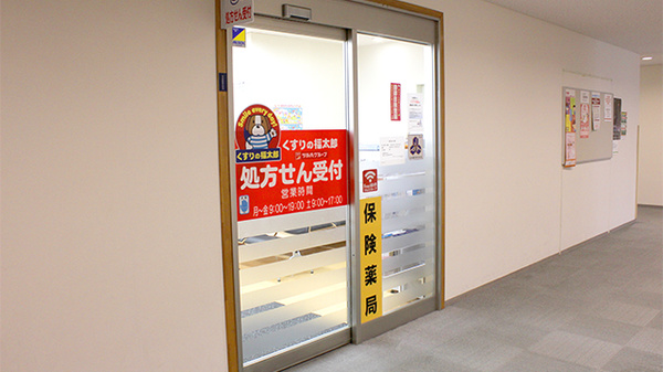薬局くすりの福太郎Bivi店（3階）の入口