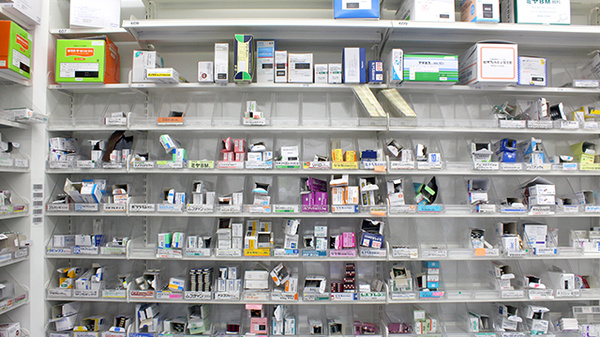 南千住調剤薬局の薬棚