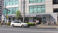 薬局くすりの福太郎大島駅前店の外観