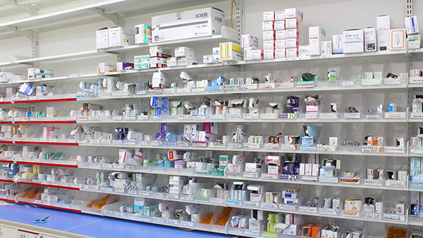 薬局くすりの福太郎京島1丁目店の薬棚