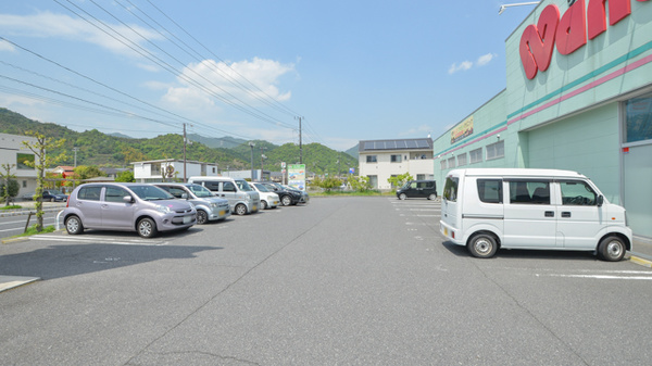 ウォンツ大野薬局の駐車場