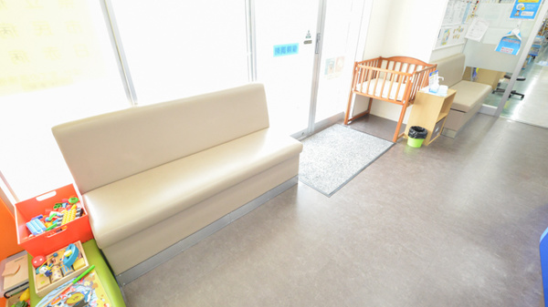 ウォンツ大野薬局の待合スペース