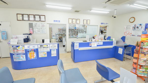 ウォンツ薬局光町店の受付/カウンター