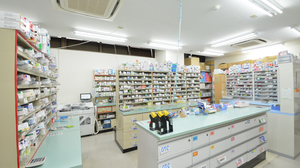 ウォンツ薬局光町店の調剤室