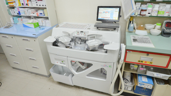 ウォンツ薬局光町店の調剤器具