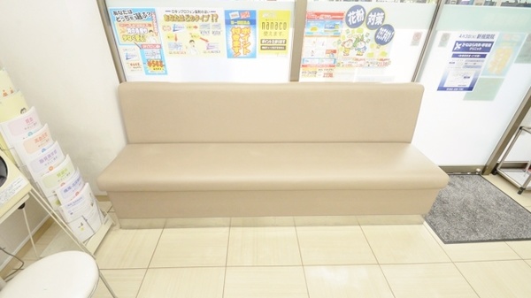 ウォンツ横川駅ビル薬局の待合スペース