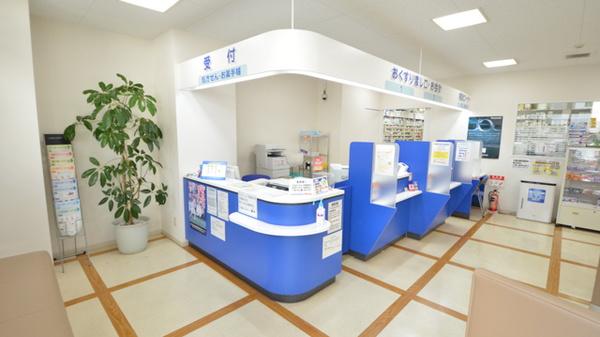 ウォンツ薬局光町２号店の受付/カウンター