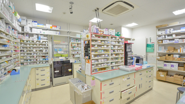 ウォンツ薬局光町２号店の調剤室