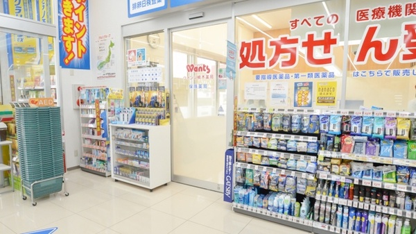 ウォンツ楠木薬局の入口