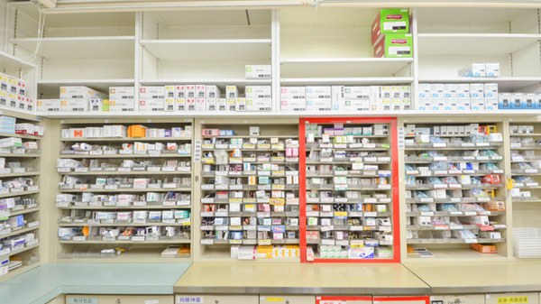 ウォンツ薬局鉄砲町店の薬棚