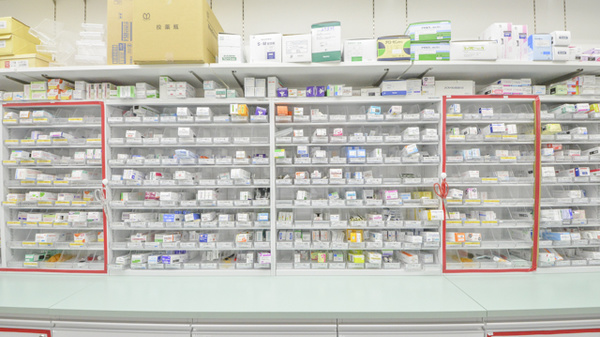ウォンツ八幡西薬局の薬棚