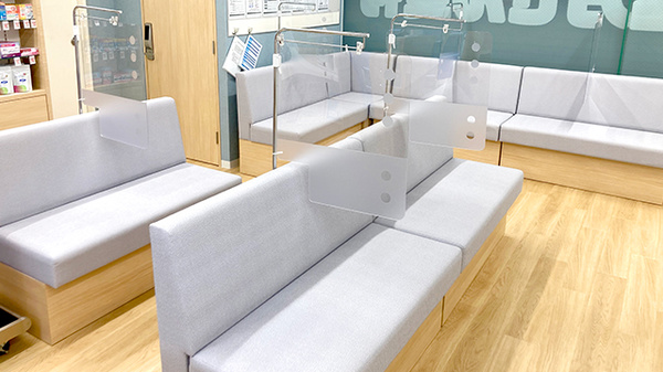 ウォンツ地下街シャレオ薬局の待合スペース