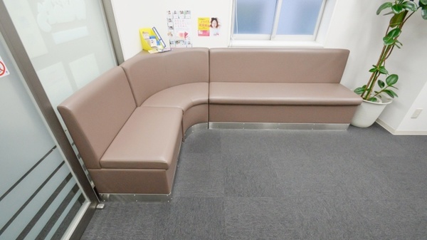 ウォンツ薬局八丁堀交差点前店(伊藤久芳堂ビル7F)の待合スペース