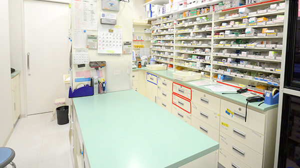 ウォンツ薬局八丁堀交差点前店(伊藤久芳堂ビル7F)の調剤室