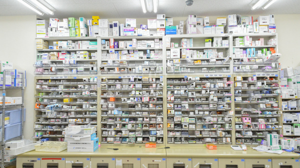 ウェルネス薬局　塩冶店の薬棚