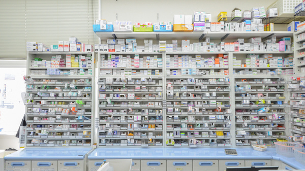 ウェルネス薬局　大塚店の薬棚