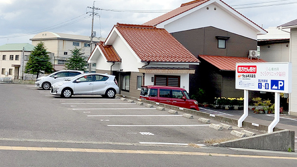 ウェルネス薬局益田日赤病院前店の駐車場