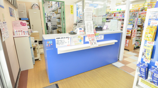 ウォンツ下温品薬局の受付/カウンター