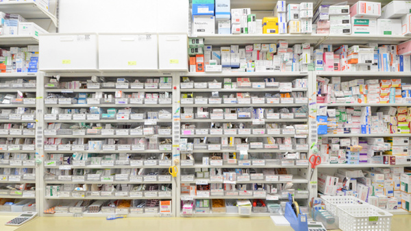 ウォンツ下温品薬局の薬棚