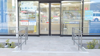 ウォンツ薬局安佐市民病院店の入口