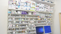 ウォンツ薬局安佐市民病院店の薬棚