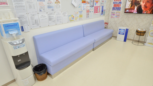 ウェルネス薬局　春日店の待合スペース