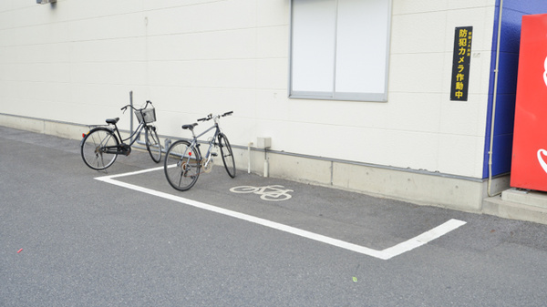 ウェルネス薬局　春日店の駐輪場