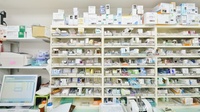 ウォンツ薬局日赤病院前２号店の薬棚