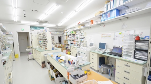 ウォンツ薬局日赤病院前２号店の調剤室