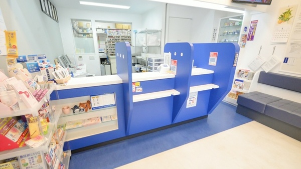 ウォンツ薬局県病院前店の受付/カウンター