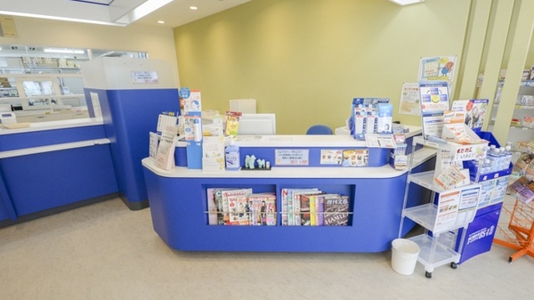 ウォンツ薬局日赤病院前３号店の受付/カウンター