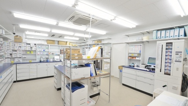 ウォンツ薬局日赤病院前３号店の調剤室
