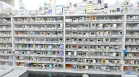 レデイ薬局新空港通り店の薬棚