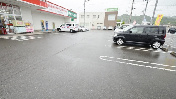 レデイ薬局鷹子店の駐車場