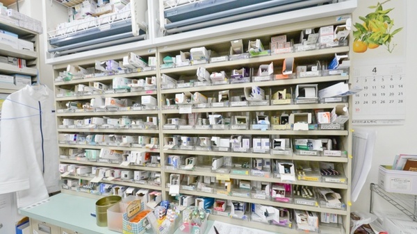 レデイ薬局グラン重信店の薬棚