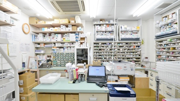 レデイ薬局グラン重信店の調剤室