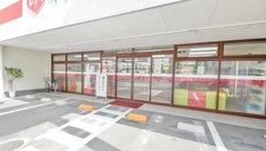 レデイ中央調剤薬局の入口