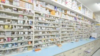 レデイ中央調剤薬局の薬棚