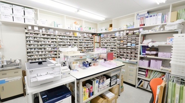 レデイ平井調剤薬局の調剤室