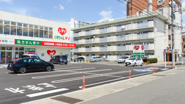 レデイ薬局土居田店の駐車場