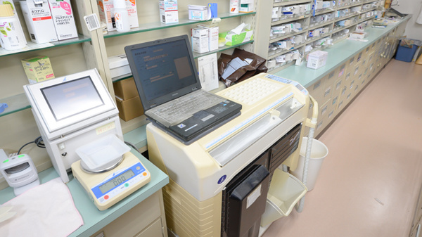 レデイいよ米湊調剤薬局の調剤器具